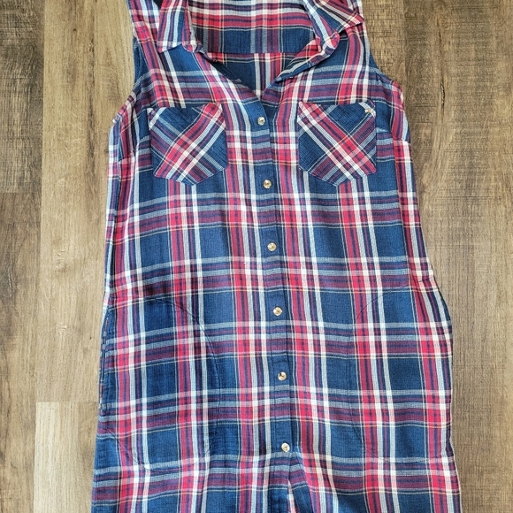 Tommy Hilfiger Sleeveless Plaid Button-Up Shirt - Picture 12 of 16